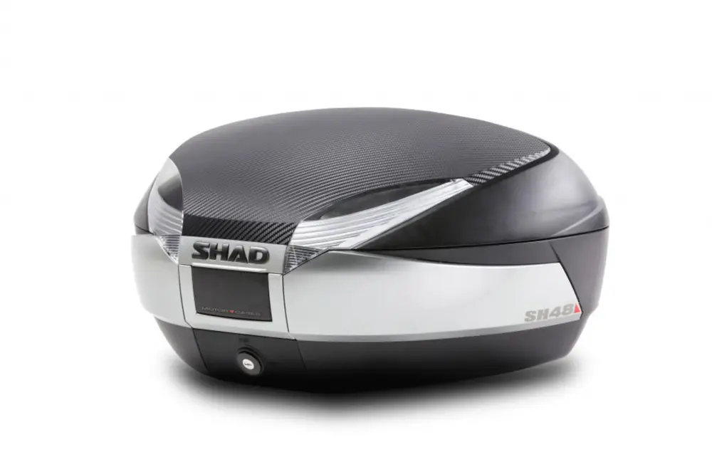 Vrchní kufr na motorku s barevným krytem SHAD SH48 Karbon se zámkem PREMIUM SMART Autentický