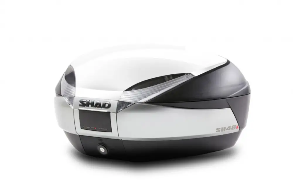 Must-Have Vrchní kufr na motorku s barevným krytem SHAD SH48 bílá se zámkem PREMIUM SMART
