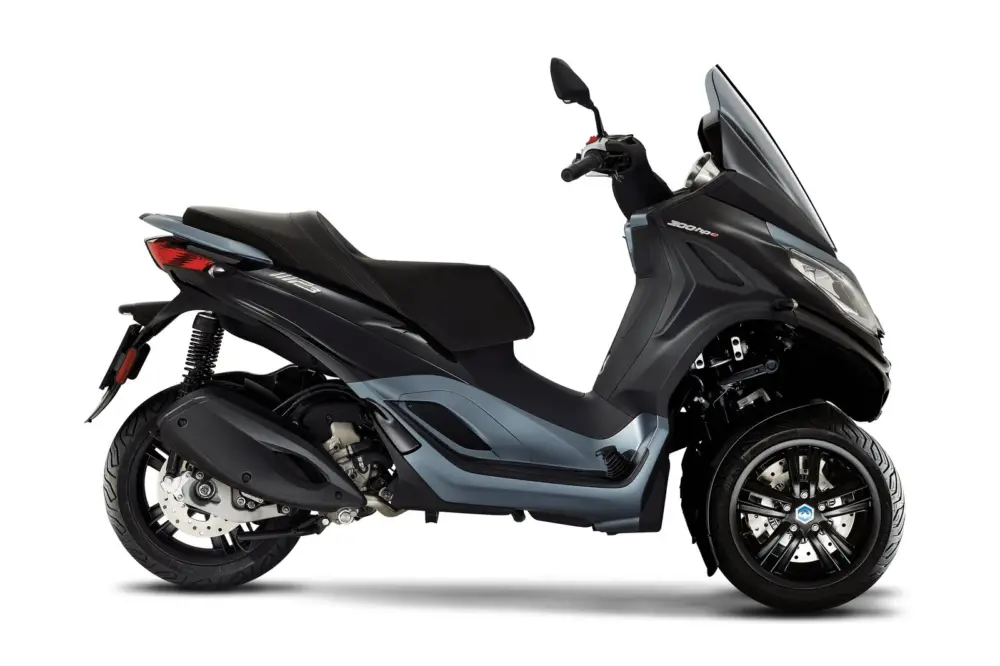 Piaggio MP3 300 HPE Nero Cosmo Odeslání Ihned