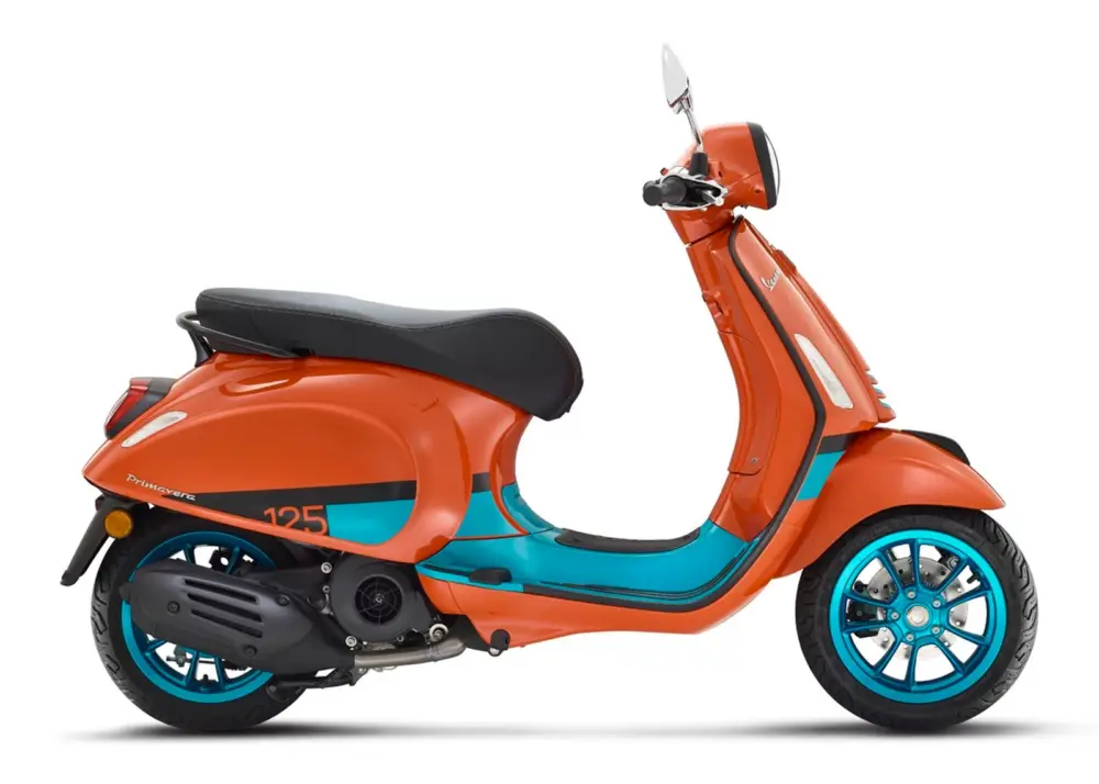 Must-Have Vespa Primavera 125 COLOR VIBE arancio