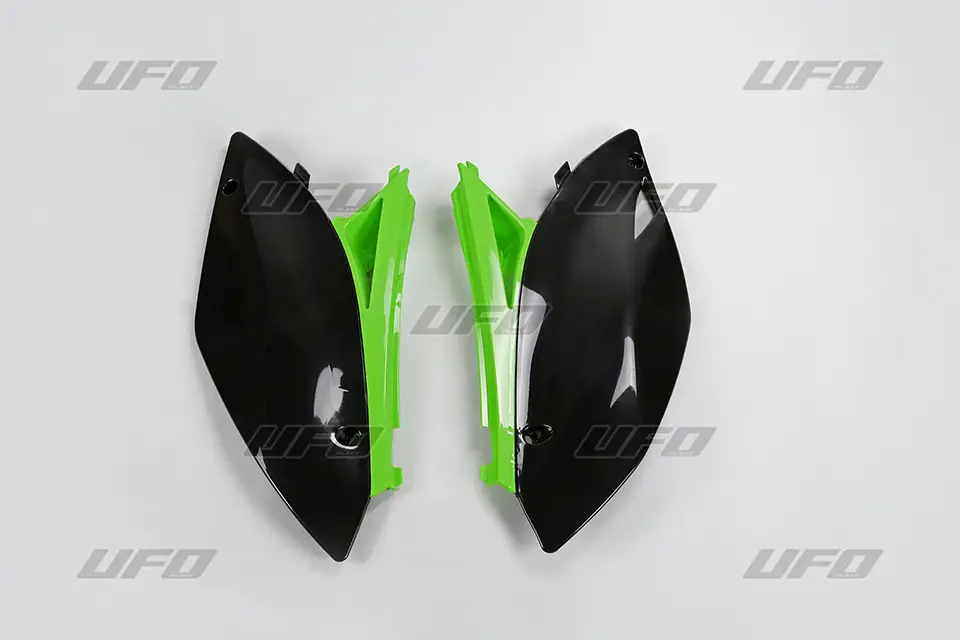 UFO boční tabulky zadní KAWASAKI KXF 250 09-12, KXF 450 09-11, barva OEM (černá/zelená) Originální