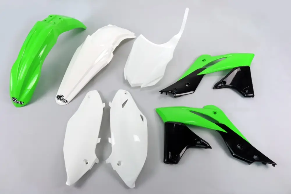 Nová Kolekce UFO kompletní sada plastů KAWASAKI KXF 250 13-16 barva OEM 14-15 (zelená/bílá/černá) (KA221E999)