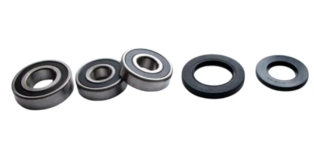 TOURMAX ložiska zadního kola s těsněními KAWASAKI KZ 81-83, ZX 1000 86-90, KZ 1100 81, ZR 1100 92-00, ZX 1100 83-97 vyrobeno v Japonsku Omezená Nabídka